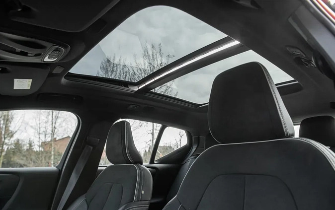 Volvo XC 40 cena 114600 przebieg: 150000, rok produkcji 2018 z Piotrków Trybunalski małe 631